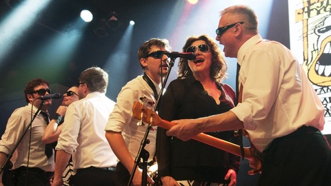 Laura a její tygři opět s Ilonou Csákovou