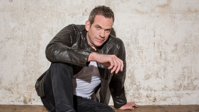 Charismatický šansoniér GAROU se vrací do Prahy