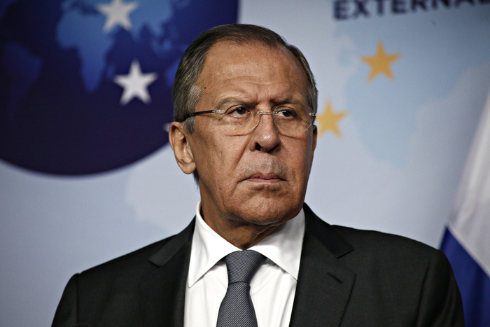 Lavrov si hraje na krále diplomacie.