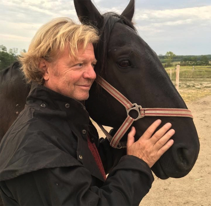 Maroš miluje koně.