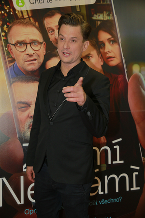 Tomáš Měcháček na premiéře filmu Známí neznámí.