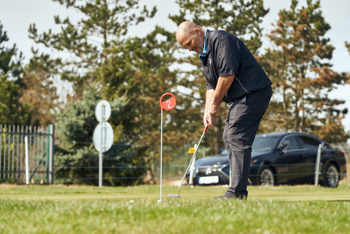 Zdeněk Pohlreich na golfu.