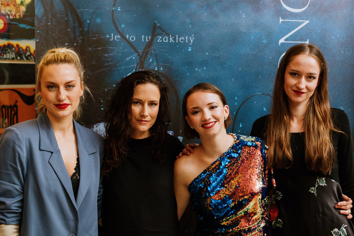 Natalia Germani, Barbora Namerová, Tereza Nvotová a Eva Mores na premiéře filmu Světlonoc.