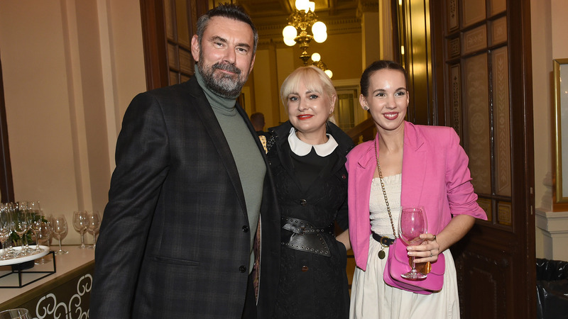 Emanuel Ridi, Barbara Nesbadbová a Michaela Tomešová.