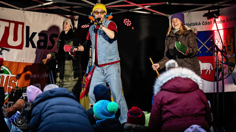 Od prken Národního divadla k rodinnému fenoménu: David vydává singl „BLBOSTI“ a vyzývá Česko ke společné hře