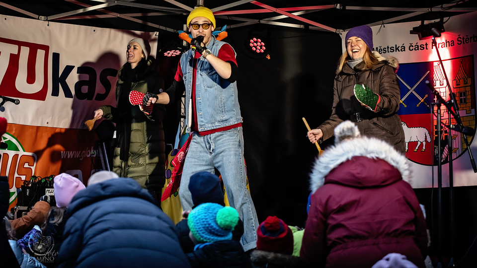 Od prken Národního divadla k rodinnému fenoménu: David vydává singl „BLBOSTI“ a vyzývá Česko ke společné hře