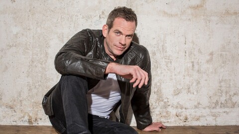 Charismatický šansoniér GAROU se vrací do Prahy
