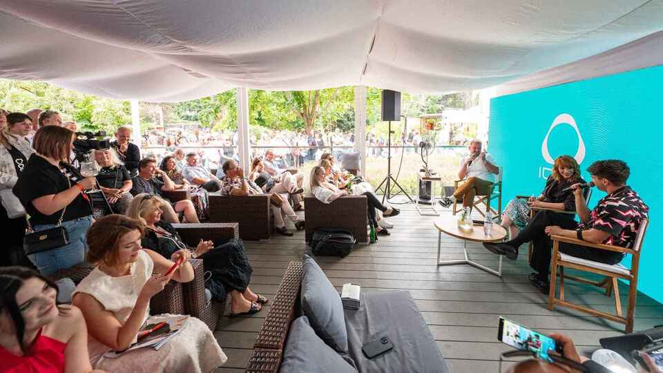 IQOS LOUNGE na KVIFF zve na letní program plný hudby, inspirace a novinek